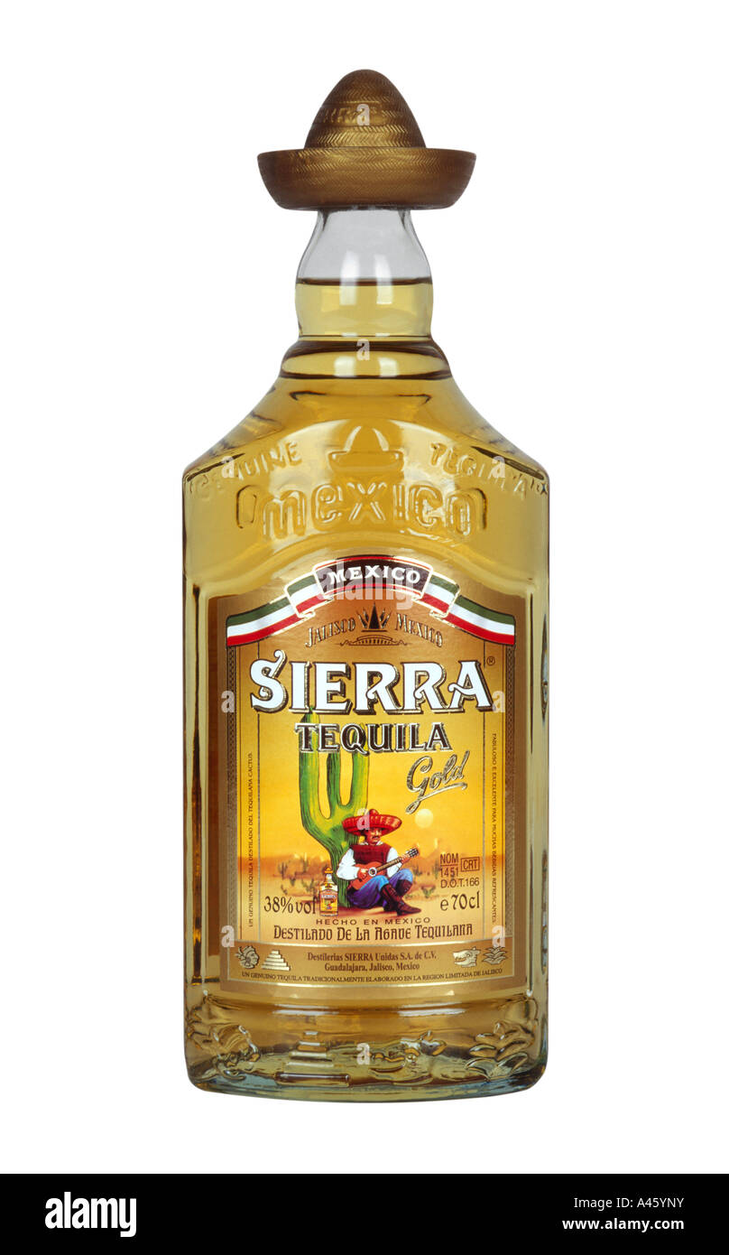 Sierra Tequila Gold Flasche mit goldenen Kunststoff Hut Stockfotografie -  Alamy