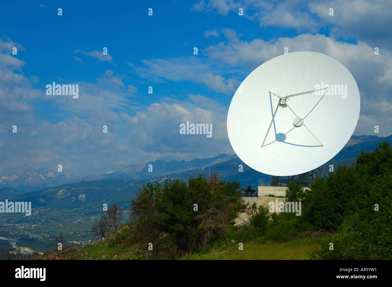 Cassegrain Parabolic-Antenne mit Subreflector Sat-Land Earth Station Leuk Wallis Schweiz Stockfoto