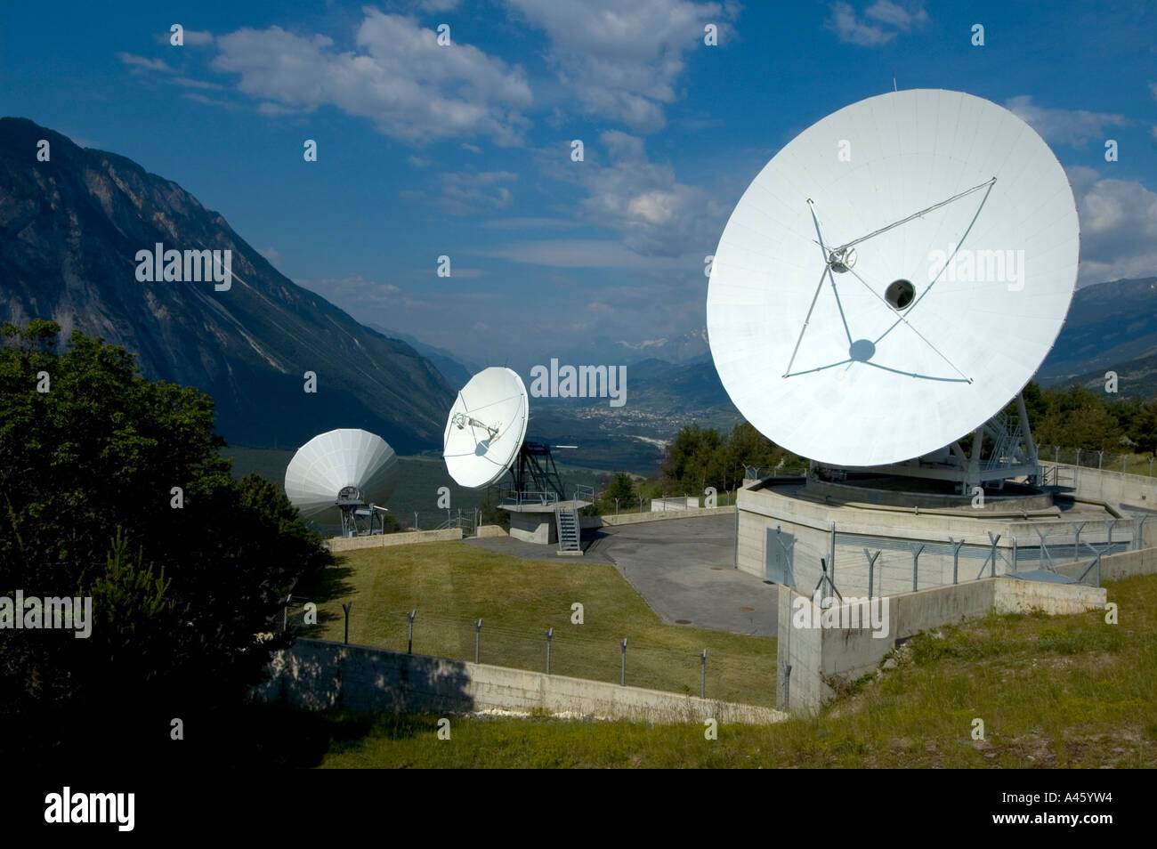 Cassegrain Parabolic-Antenne mit Subreflector Sat-Land Earth Station Leuk Wallis Schweiz Stockfoto