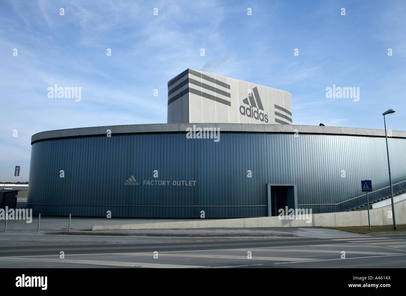 Adidas Factory Outlet Center Stockfotografie - Alamy