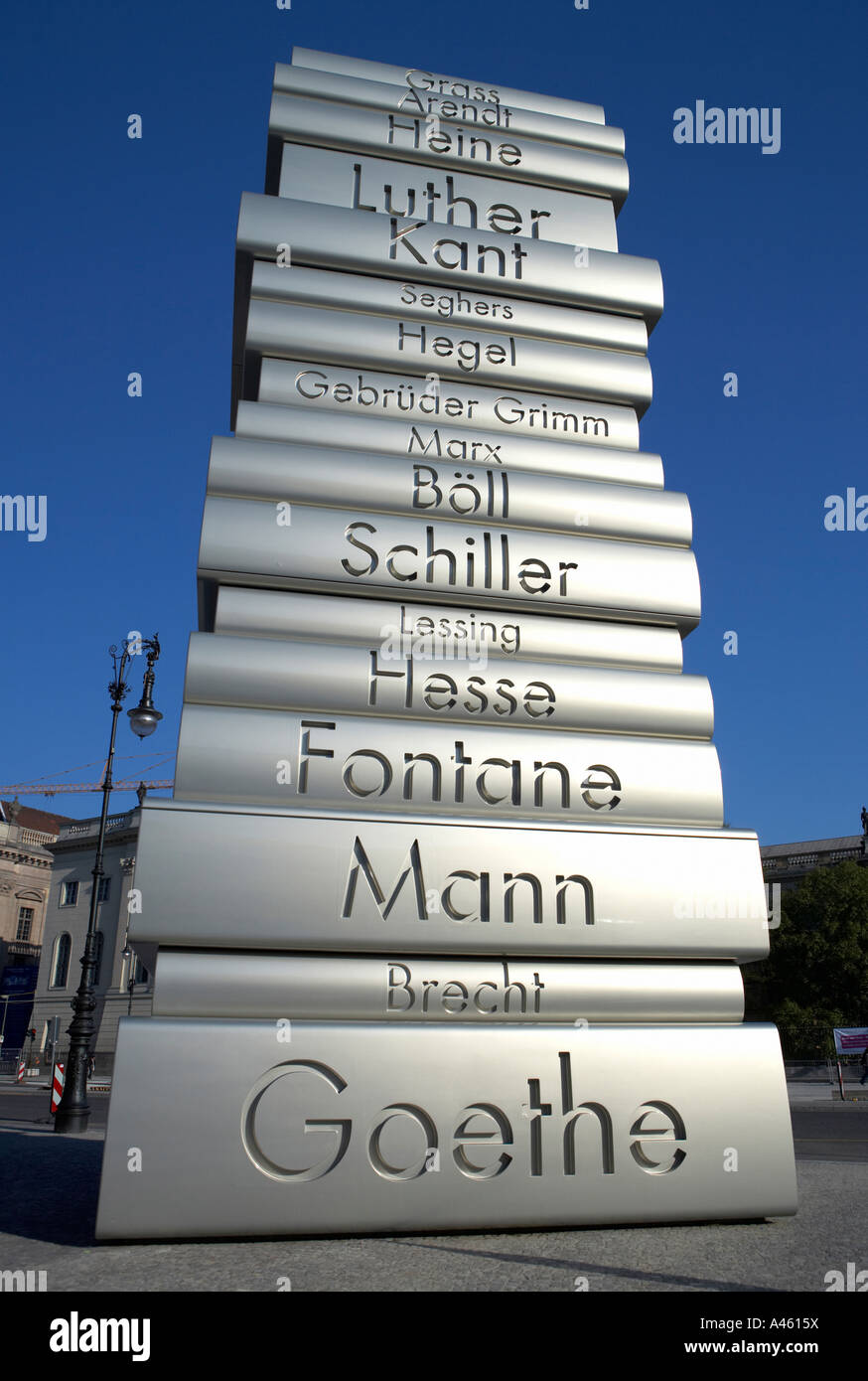 Skulptur von einem Haufen von Oversize Bücher, Teil des Projektes Land der Ideen, Berlin, Deutschland Stockfoto