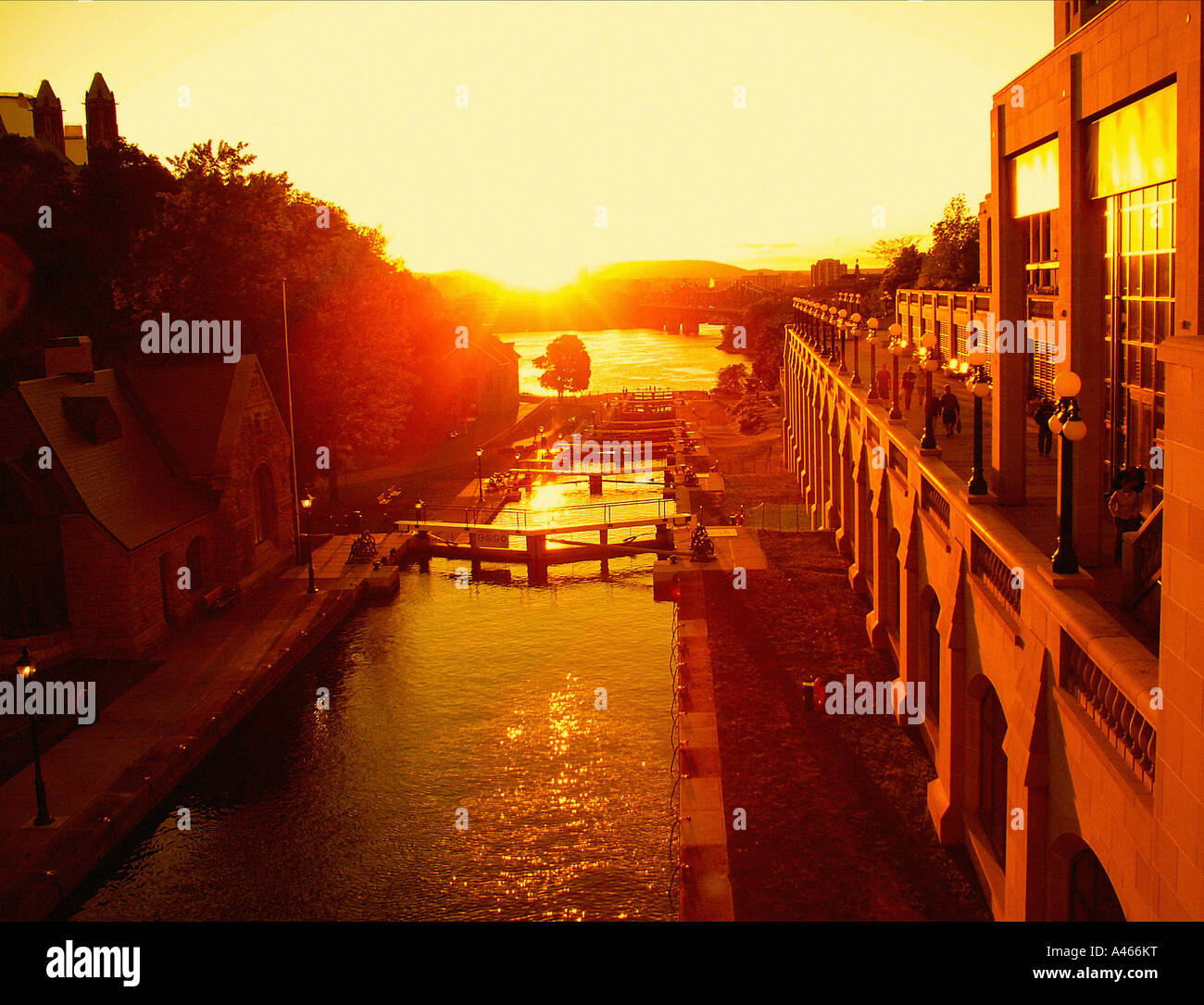 Kanadische Städte, Schlösser Rideau-Kanal bei Sonnenuntergang, Ottawa, Kanada. Stockfoto