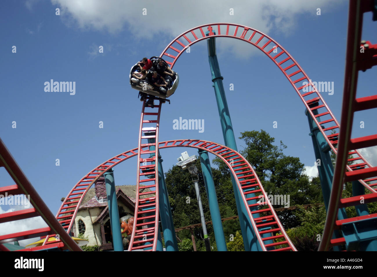 Besucher an Bord Spinball Zauberer fahren im Freizeitpark AltonTowers Stockfoto