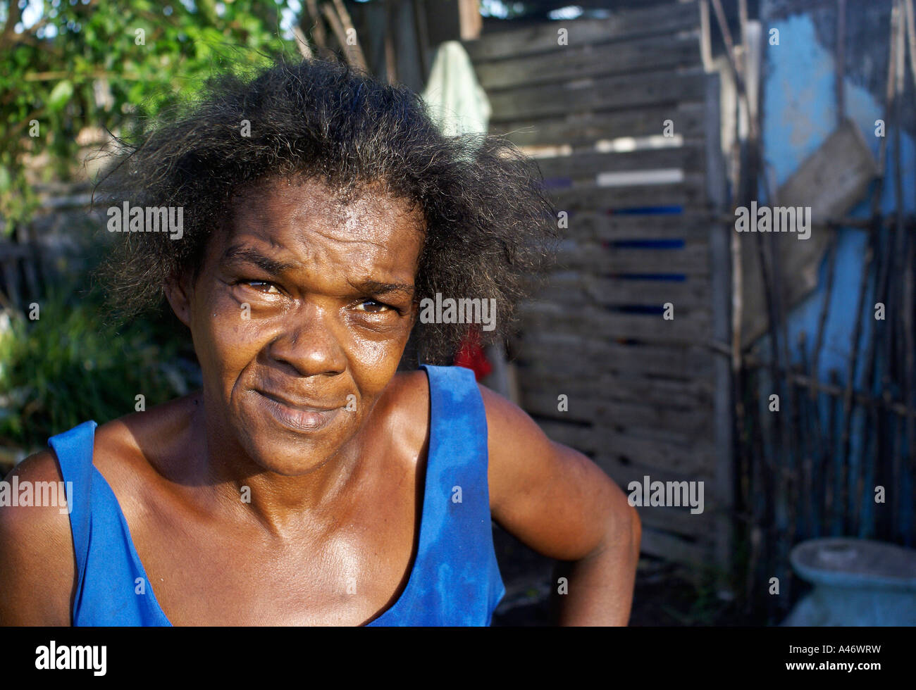 Arme Frau in den Slums (Favela) Imbiribeira, Recife, Brasilien Stockfoto