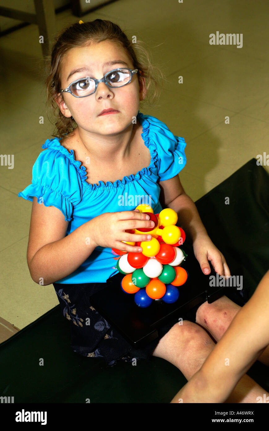 Low Vision: Mädchen mit sehr starken Brillen, Sao Paulo, Brasilien  Stockfotografie - Alamy
