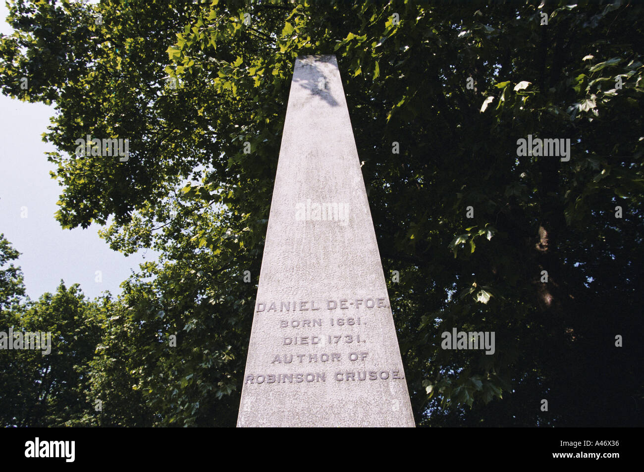 Grab und Grabstein von Daniel Defoe, der Autor von Robinson Crusoe in Bunhill Felder London UK Stockfoto