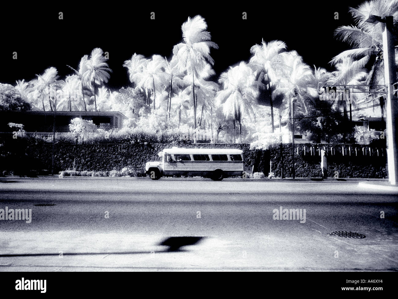 High-Speed-Infrarot-Aufnahme eines Busses in Acapulco, Mexiko Stockfoto