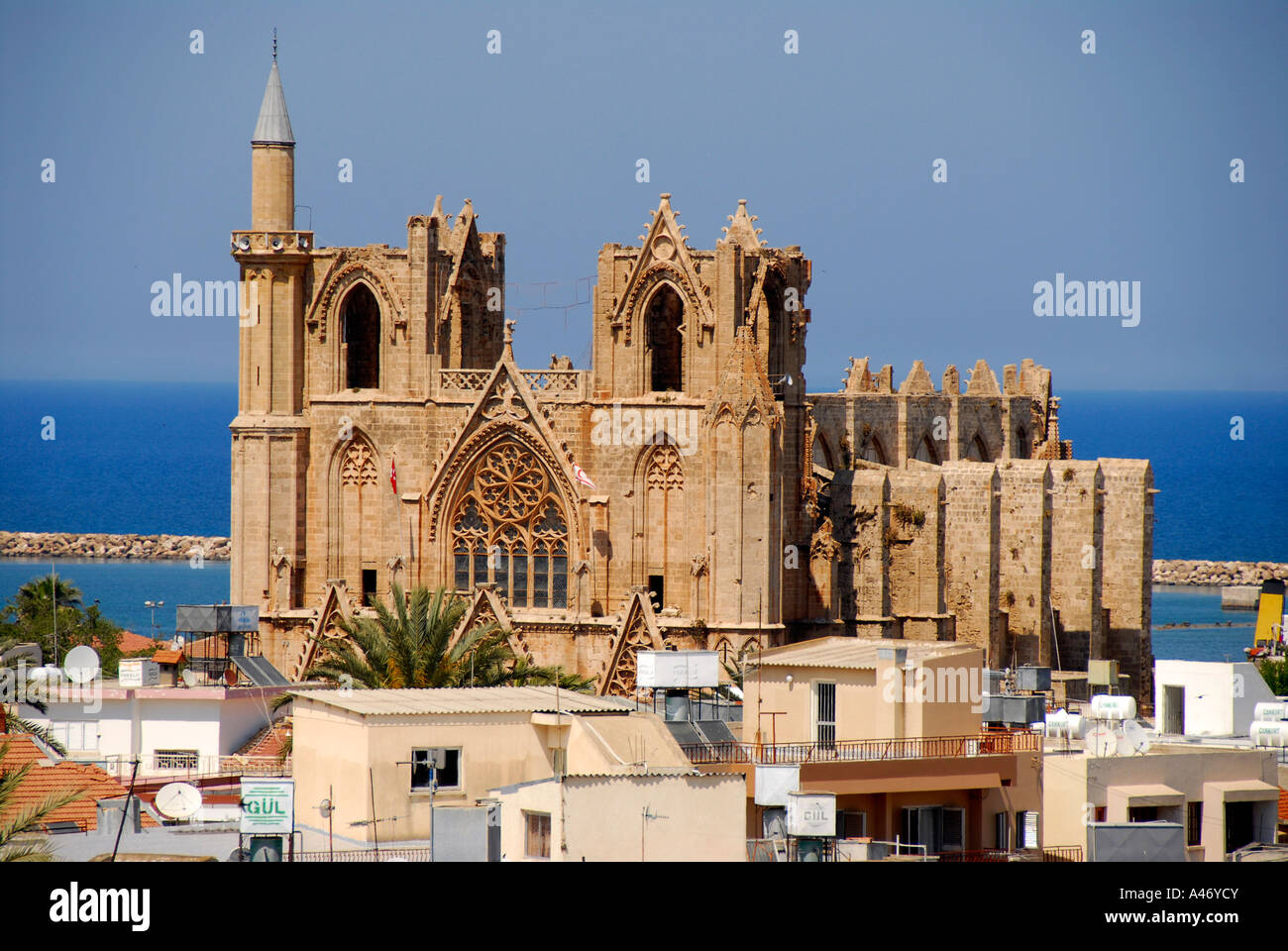 Blick auf die Stadt und ehemalige St. Nikolaus-Kathedrale jetzt Lala Mustafa Pasha Moschee Famagusta Gazimagusa Nordzypern Stockfoto