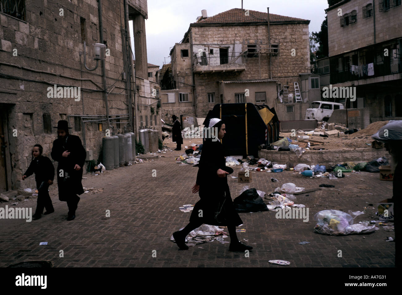 Ein orthodoxer Jude und jungen im ultra orthodoxe Ghetto von Meir Sharim Jerusalem Israel Stockfoto