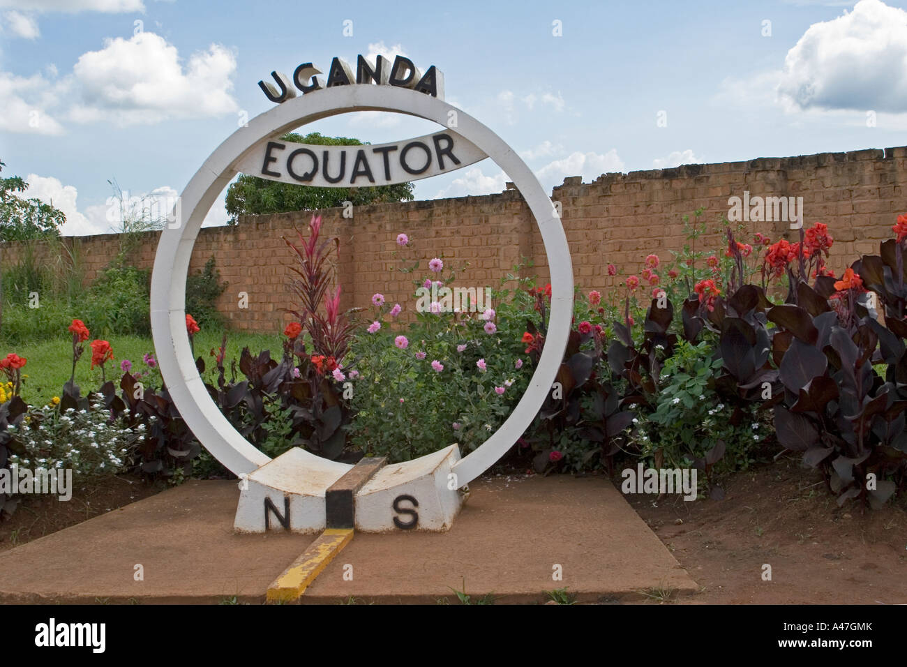 Äquatorlinie mit nördlichen und südlichen Hemisphäre, Uganda, Ostafrika Stockfoto Äquatorlinie mit nördlichen und südlichen Hemisphäre, Uganda, Ostafrika Stockfoto
