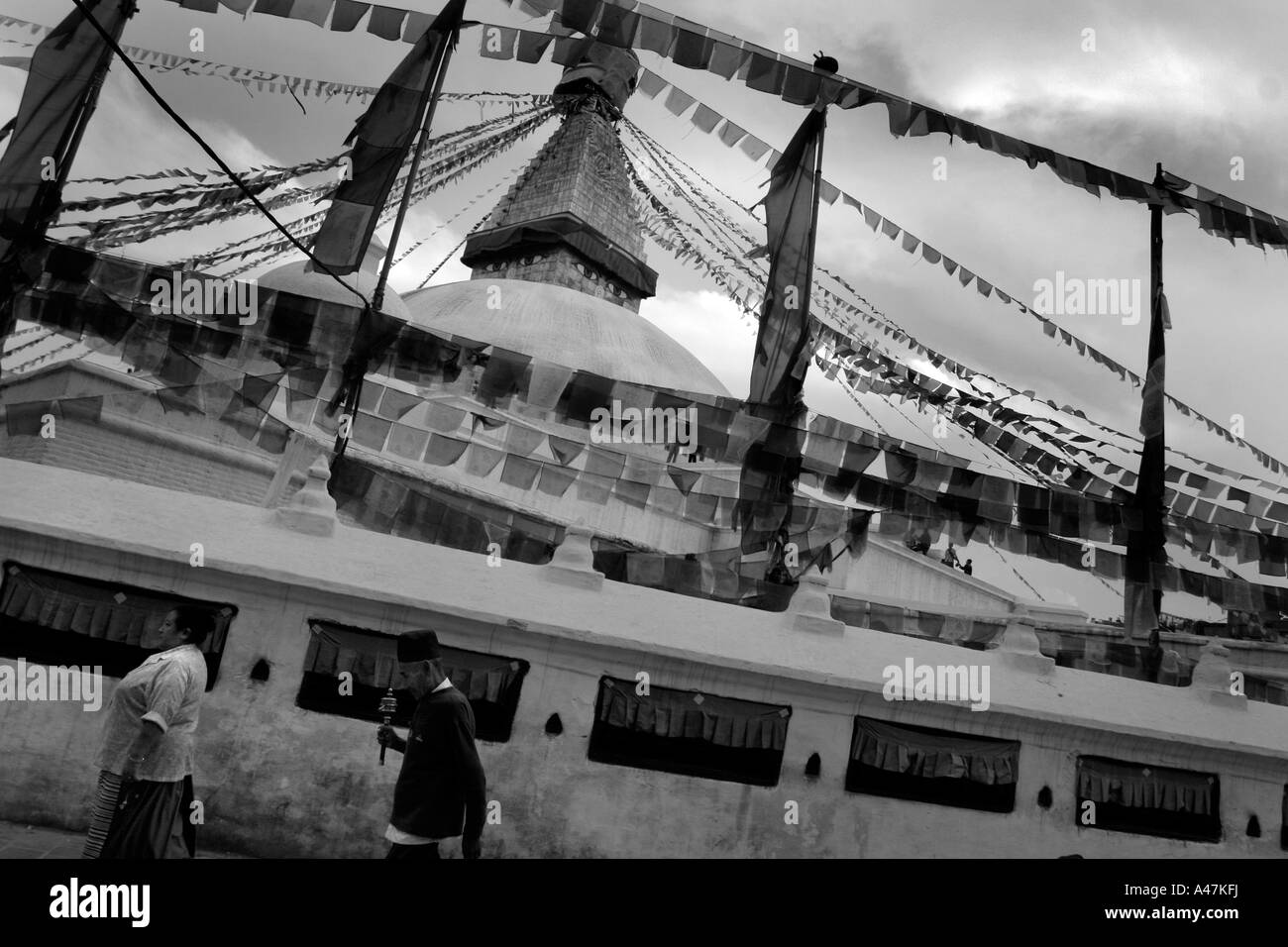 Tibetischen buddhistischen Anhänger zirkulieren Bodhnath Stupa in Kathmandu in Nepal Stockfoto