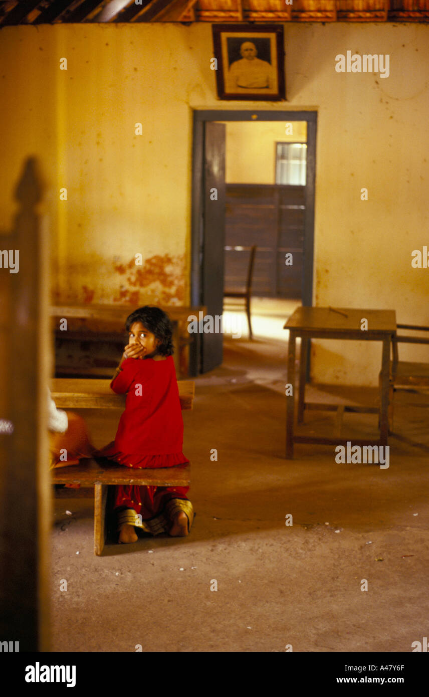 Ein Schulmädchen in der Schule für Dalits von Arundhati Roys Mutter in Ayamenam Kerala Indien gebaut Stockfoto