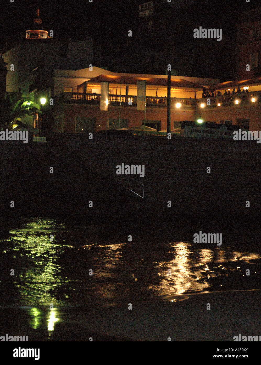 Nacht-Blick auf das Meer & Strand von Sitges Katalonien Katalonien Katalonien Costa Dorada España Spanien Europa Stockfoto