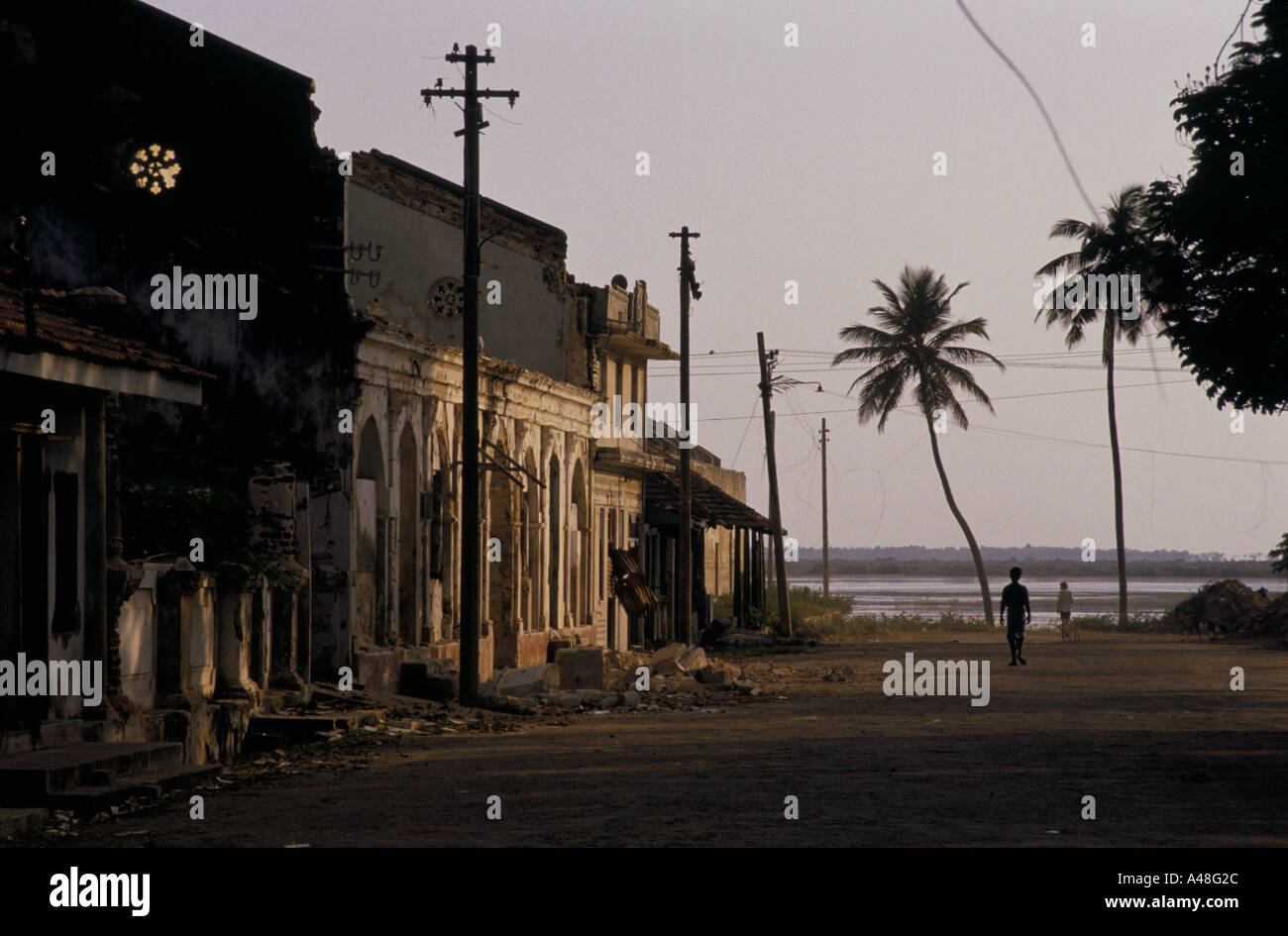 Die Shell Meer gestrahlt und zerstörte Häuser der Stadt Jaffna im Norden Sri Lankas Stockfoto
