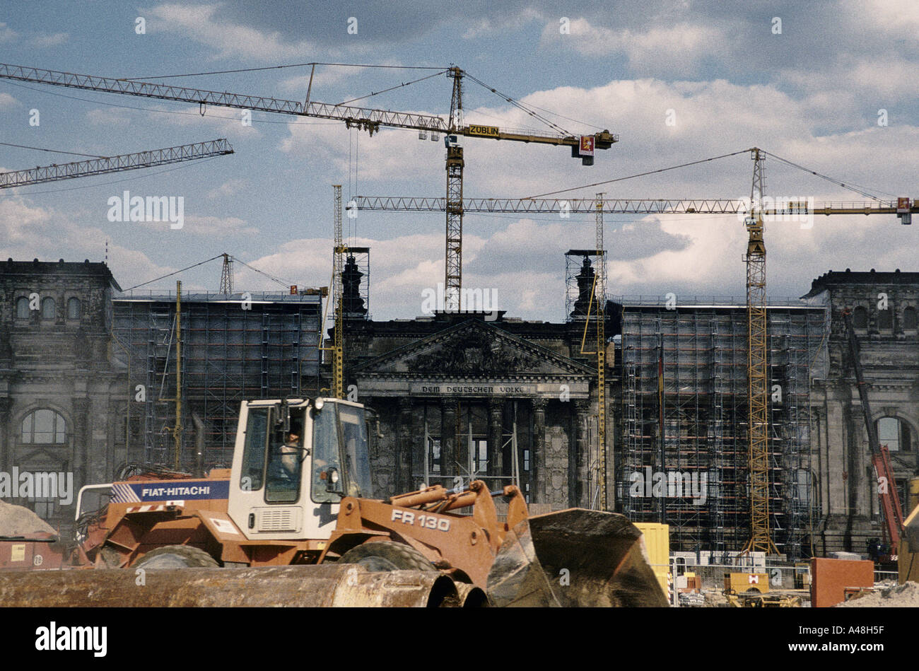 Als Ost- und Westdeutschland wiedervereint wurden Berlin wurde saniert und umgebaut, den Reichstag des Deutschen Bundestages Haus Stockfoto