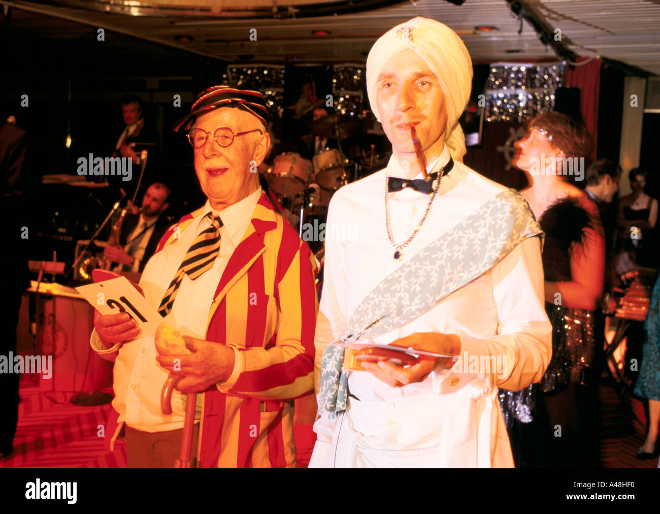 Fancy Dress Party am Kreuzfahrtschiff QE2 Stockfoto