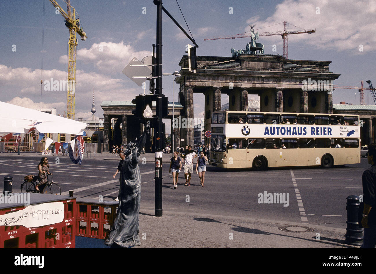 Re Gebäude Zentrum Berlins rund um das Brandenburger Tor. 1999 Stockfoto