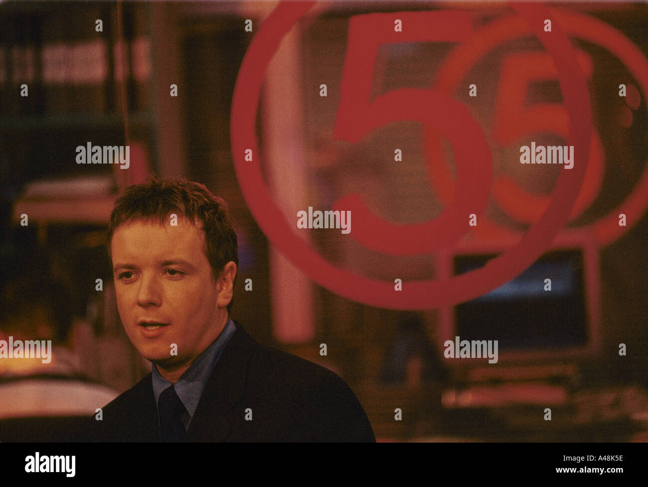 männliche Newsreader Kanal 5 newsroom Stockfoto