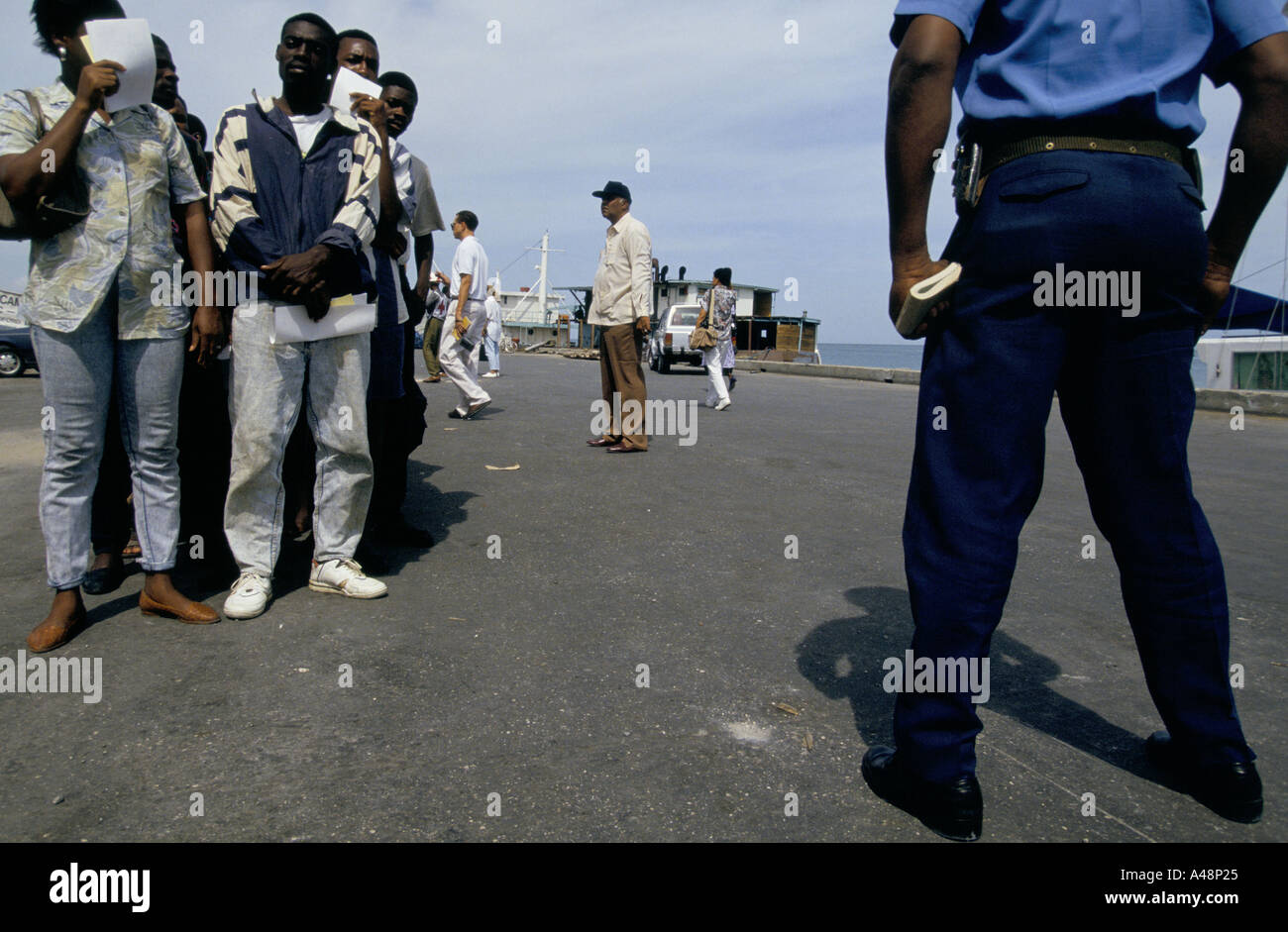 haitianische Bootsflüchtlinge nach versuchen illegalen Einreise nach Amerika auf Flößen nach Port-au-Prince zurückgekehrt Stockfoto