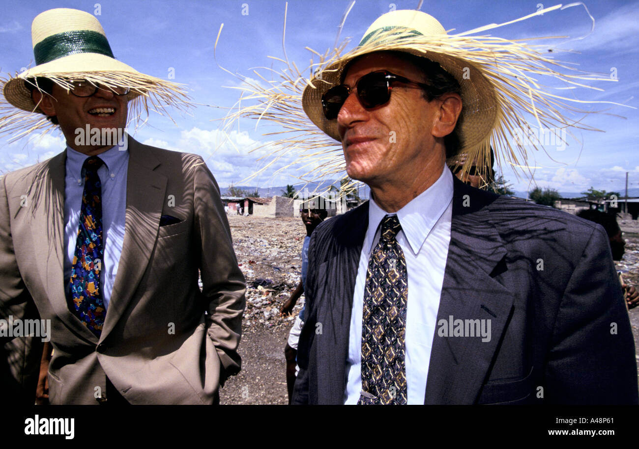 US-Senator und Botschafter (Watson) Besuch in einem Slum in Port au Prince Haiti Oktober 1993 Stockfoto