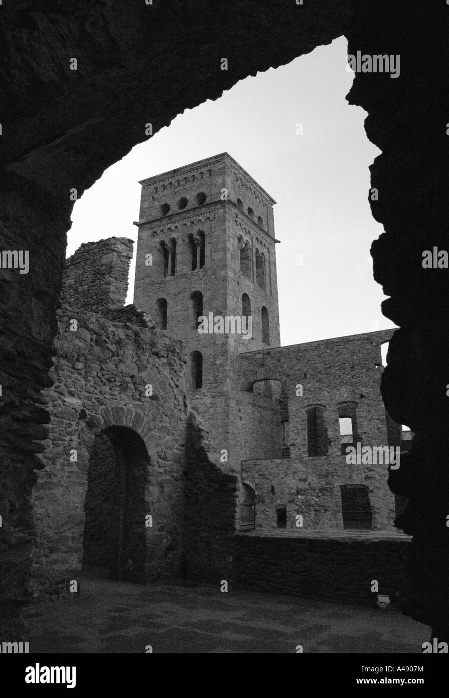 Ansicht des Monestir de Sant Pere de Rodes Roda Girona Gerona Catalonia Katalonien Katalonien Costa Brava España Spanien Europa Stockfoto