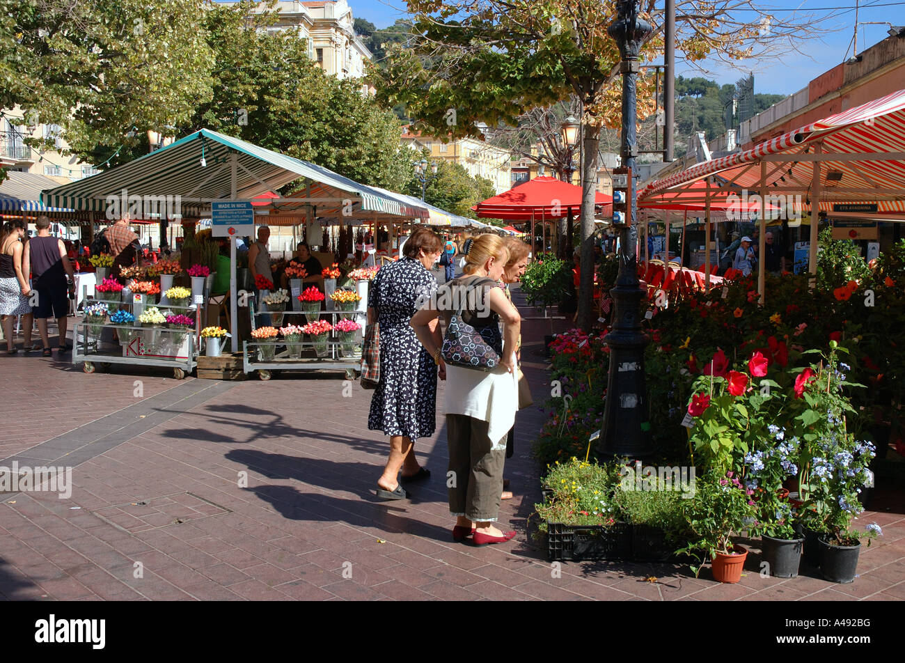 Blick auf bunte Cours Saleya Marché Aux Fleurs Vieux alt Nizza Côte d ' Azur Cote D Azur Frankreich Südeuropa Stockfoto