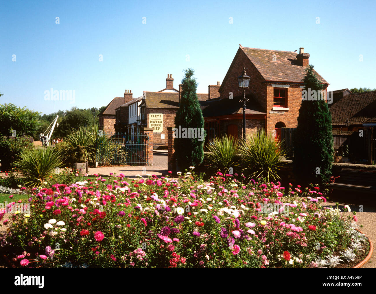 UK Shropshire Ironbridge Blists Hill Museum der Hauptstraße aus dem Lustgarten Stockfoto