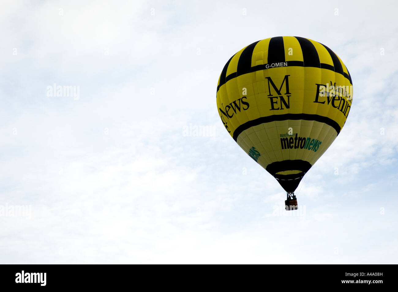 Manchester Abend-Nachrichten-Heißluftballon Stockfoto