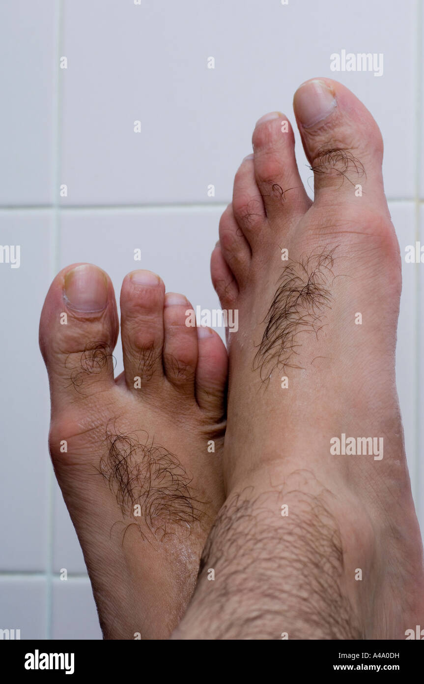 Mannes Füße im Bad Stockfoto