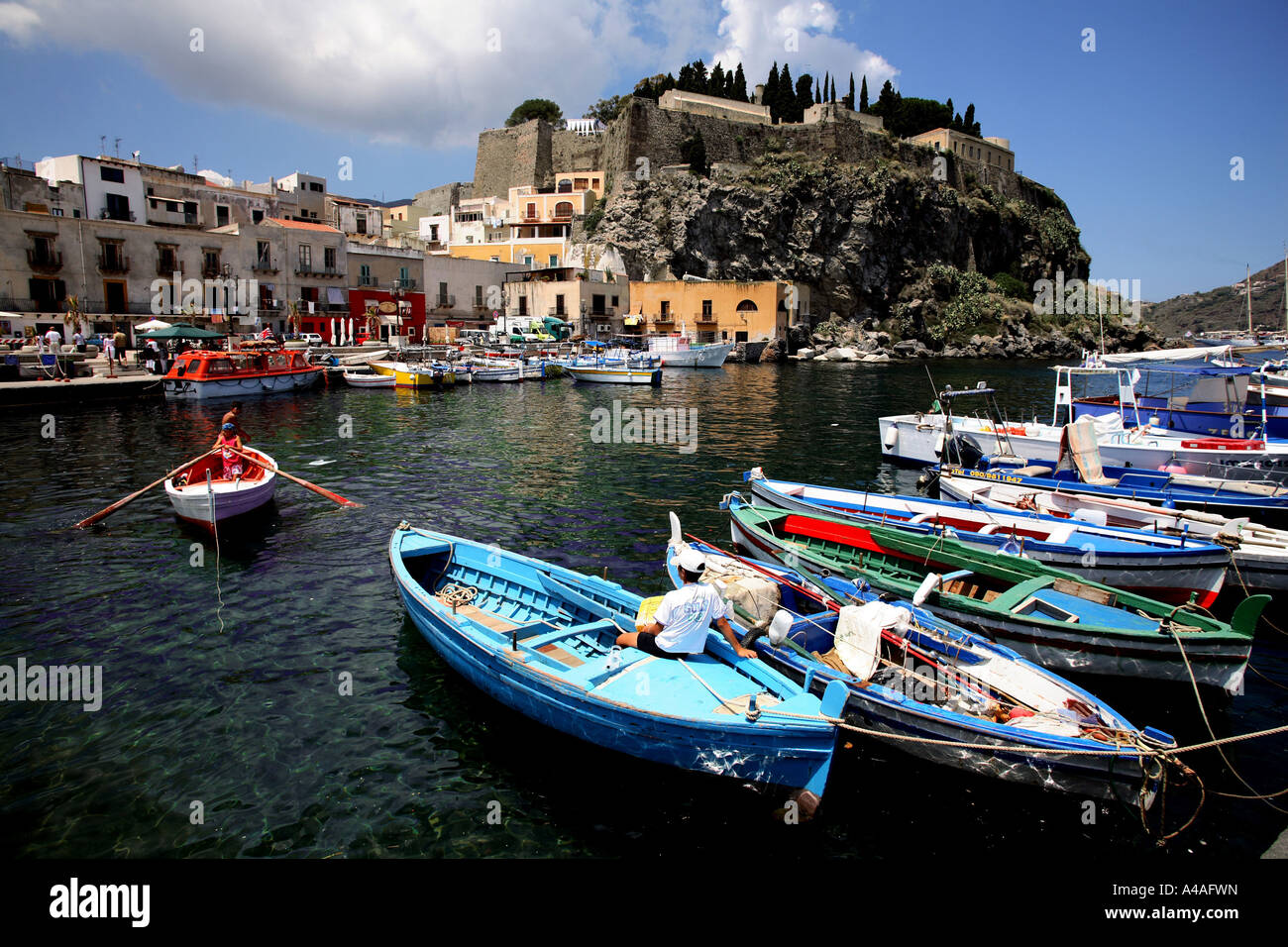 Hafen von Lipari Insel Äolischen Inseln Sizilien Italien Stockfoto