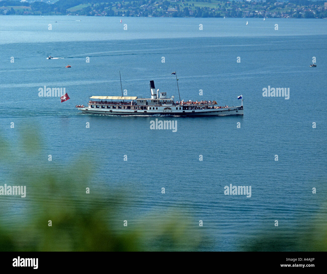 Alten Raddampfer betreiben regelmäßig Busse verbinden die Dörfer und Städte auf dem Vierwaldstättersee Schweiz Stockfoto