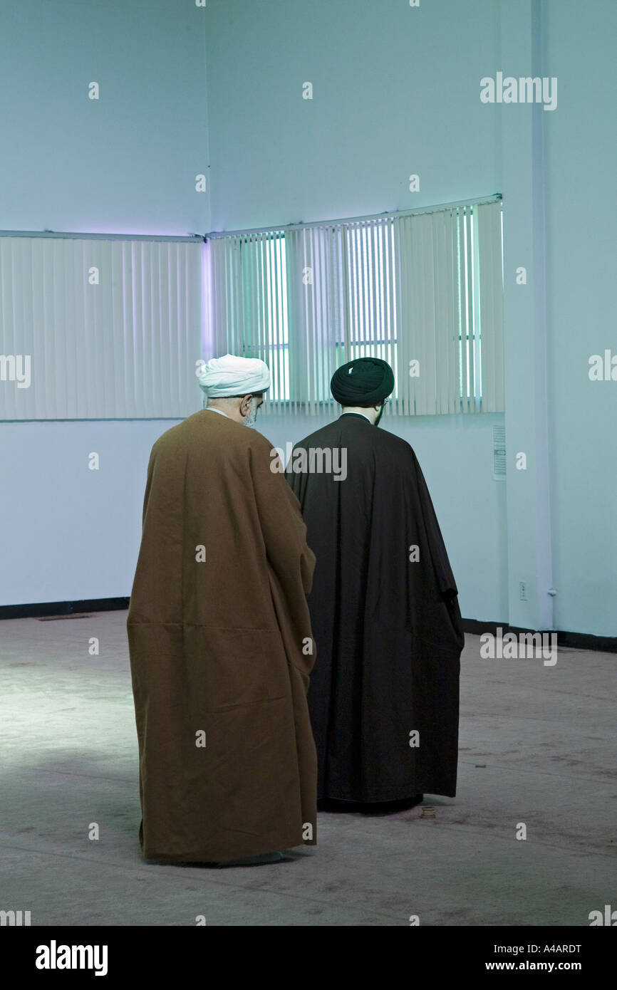Imame beten in der Moschee Stockfoto