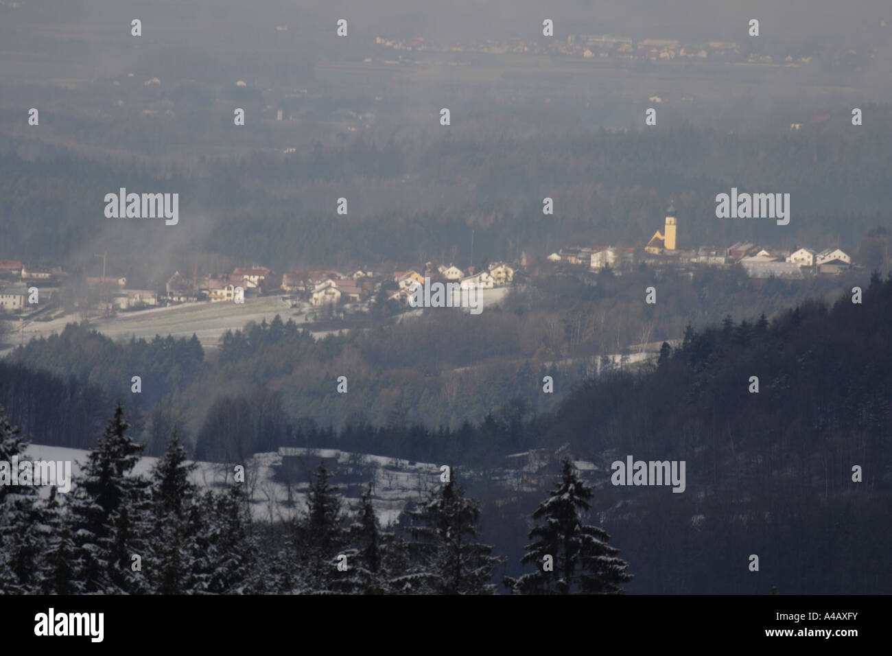 Dorf Berg Distrixct Deggendorf Bayern Bayerischen Wald Deutschland Europa Winterlandschaft. Foto: Willy Matheisl Stockfoto