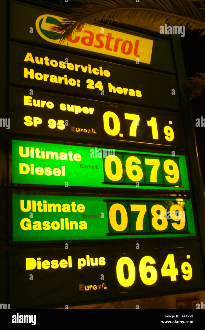 Benzinpreise in Euro Treibstoffkosten bei Teneriffa Kanarische Inseln-Spanien Stockfoto