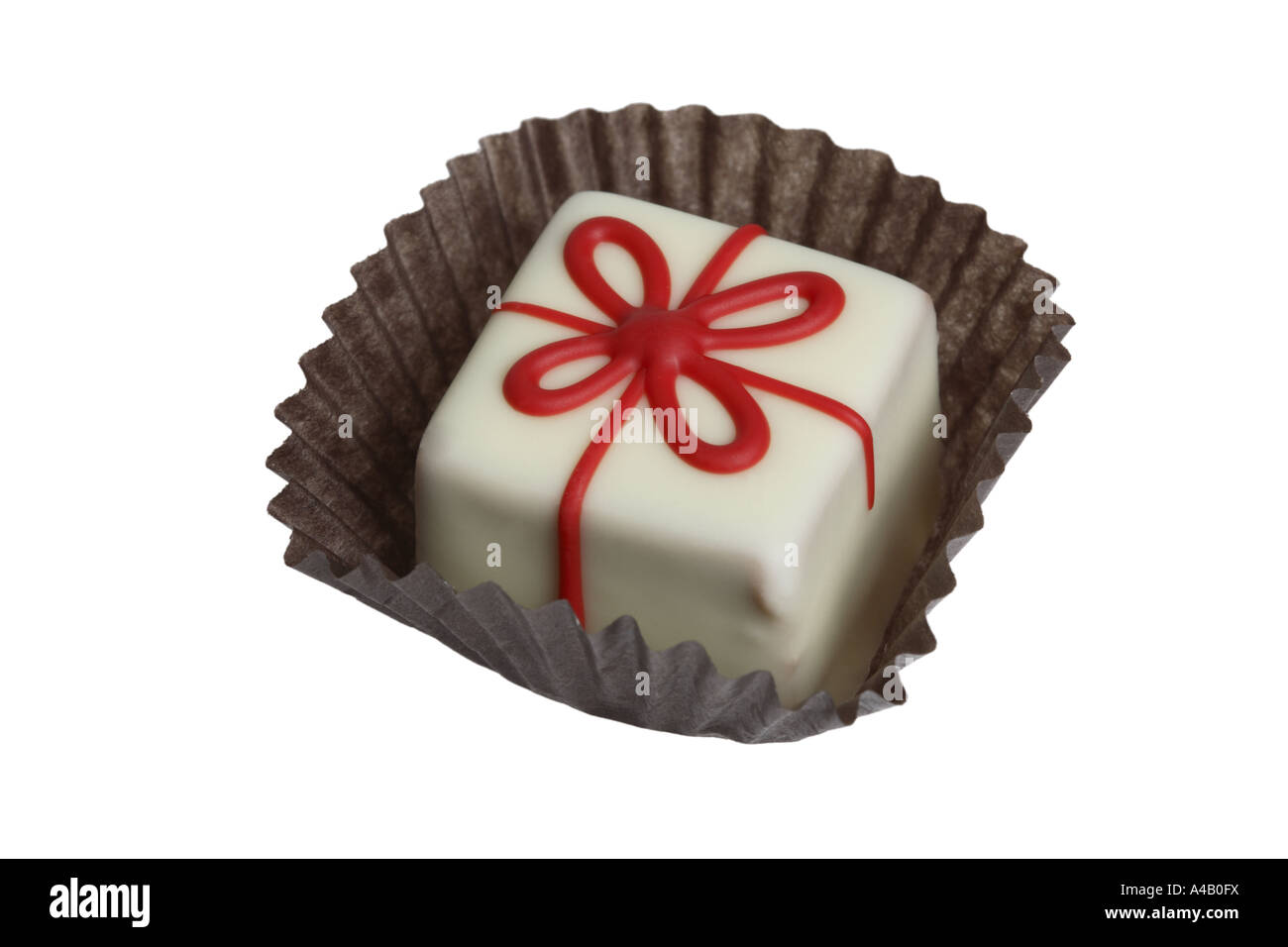 Schokolade Geschenk ausgeschnitten auf weißem Hintergrund Stockfoto