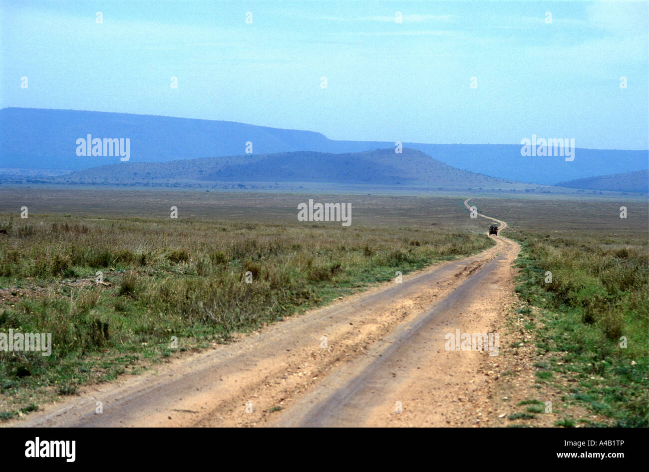 Dirt-Track über die Serengeti Nationalpark Tansania Ostafrika Stockfoto