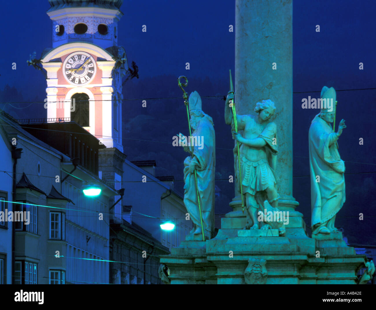 In der Abenddämmerung zeigen, St Anne's Spalte, Innsbruck, Österreich Innsbruck Stockfoto