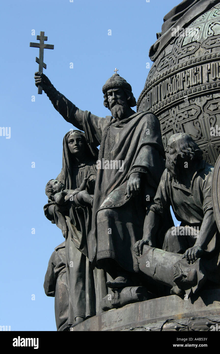 Taufe von Russland durch Fürst Wladimir der Heilige. Detail des Denkmals für die Millennium Russlands in Weliki Nowgorod, Russland. Stockfoto