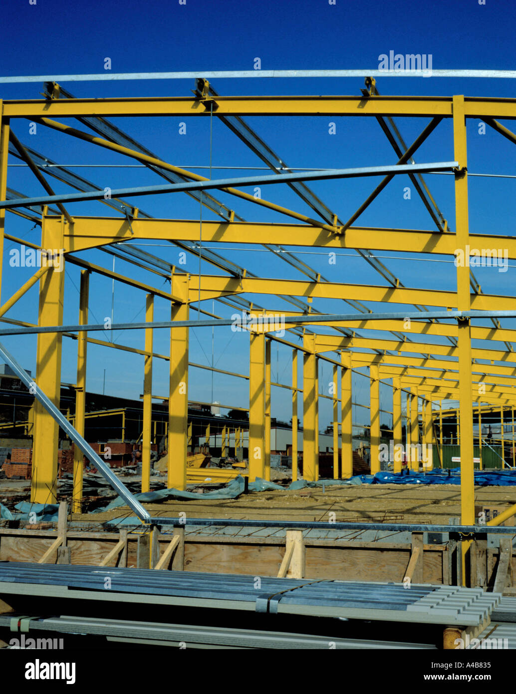 Stahlrahmen, ein Industriegebäude, Newcastle Business Park, Elswick, Newcastle Upon Tyne, Tyne and Wear, England, UK. Stockfoto