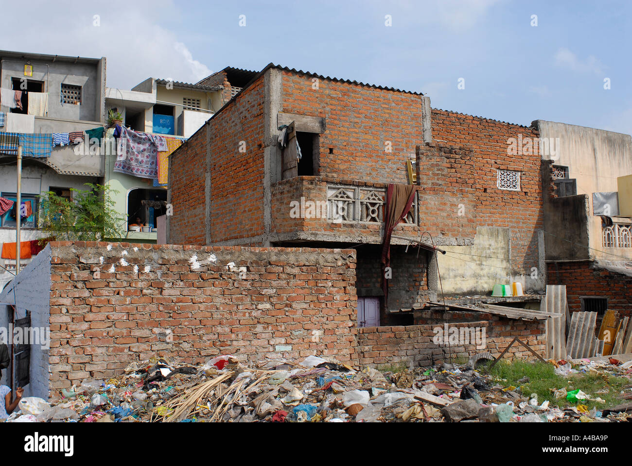 Stock Bild von einem Slum in Chennai und der Müll, der um ihn herum geworfen ist Stockfoto