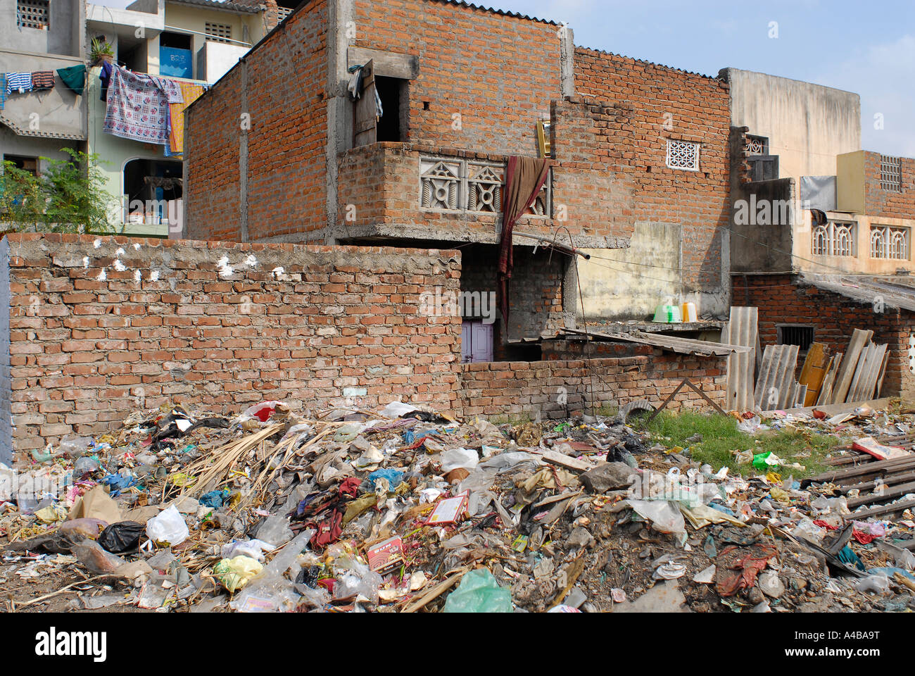 Stock Bild von einem Slum in Chennai und der Müll, der um ihn herum geworfen ist Stockfoto