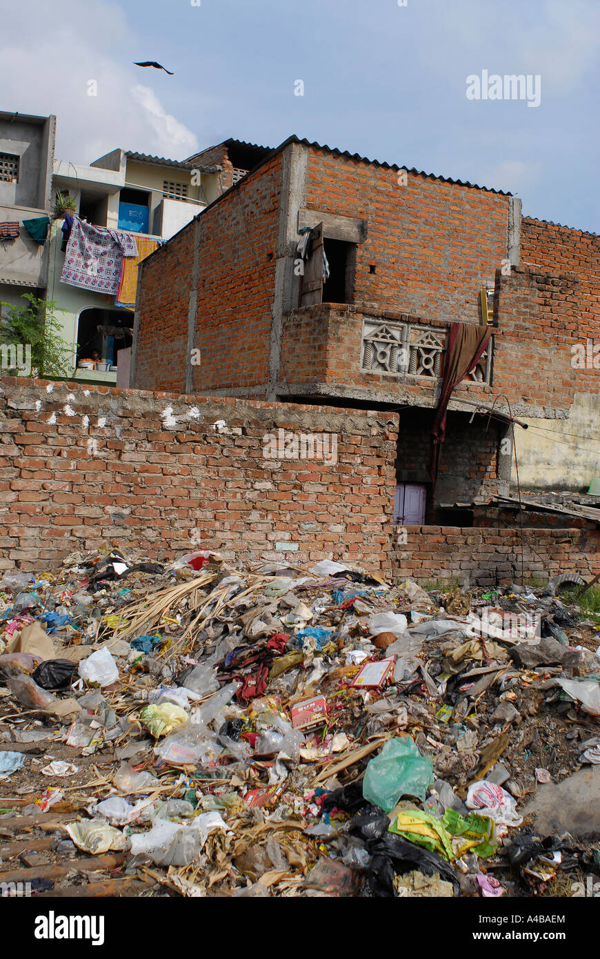 Stock Bild von einem Slum in Chennai und der Müll, der um ihn herum geworfen ist Stockfoto