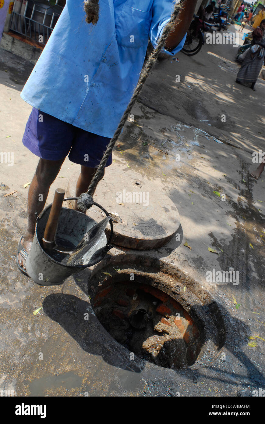 Abbildung des Kanalreinigung in einem Slum von Chennai Stockfoto
