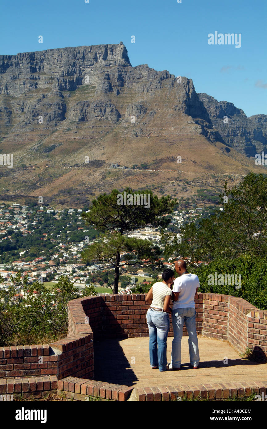 Tabelle Kapstadt Südafrika Bergtouristen auf Signal Hill Stockfoto