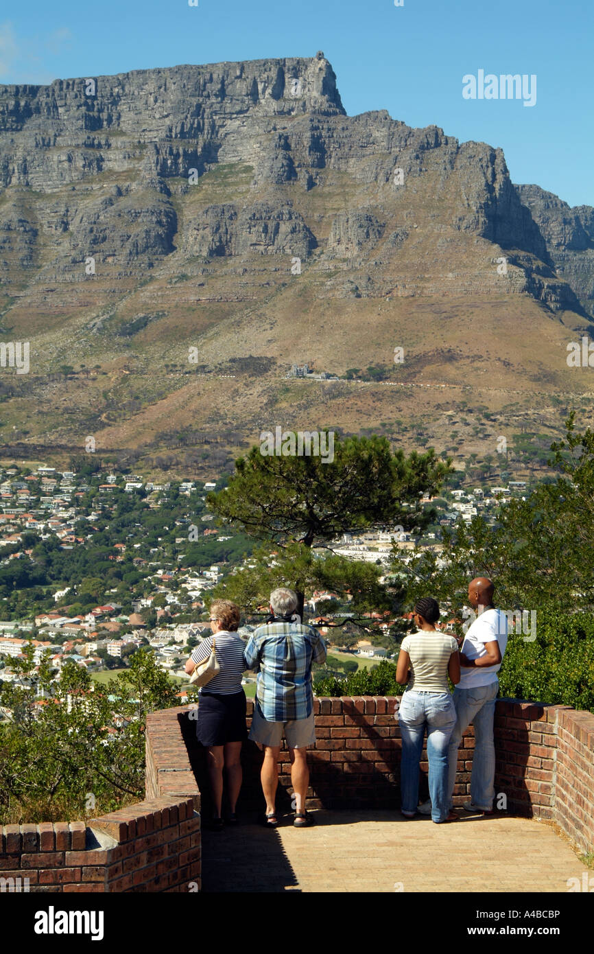 Tabelle Kapstadt Südafrika Bergtouristen auf Signal Hill Stockfoto
