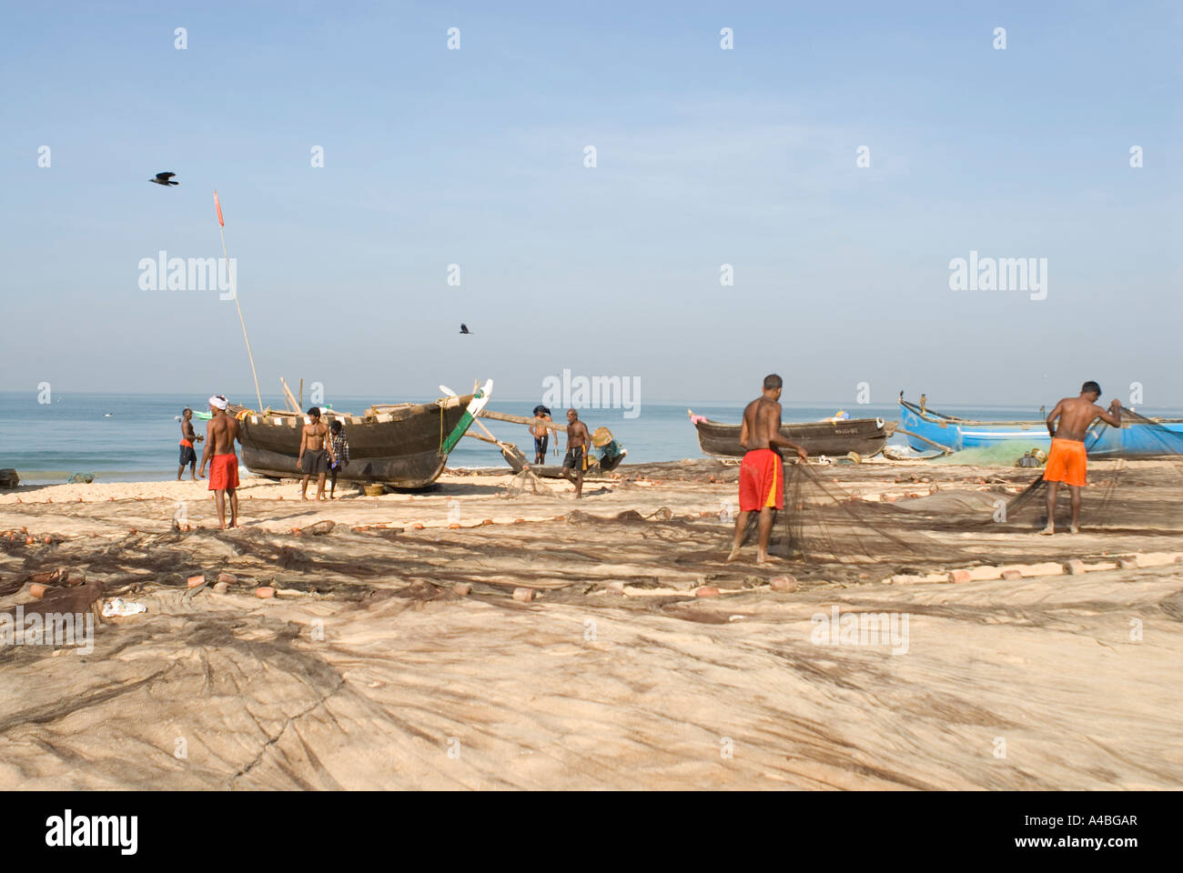 Stock Bild von Fischernetzen Trocknung auf Benaulim Beach in Goa Stockfoto