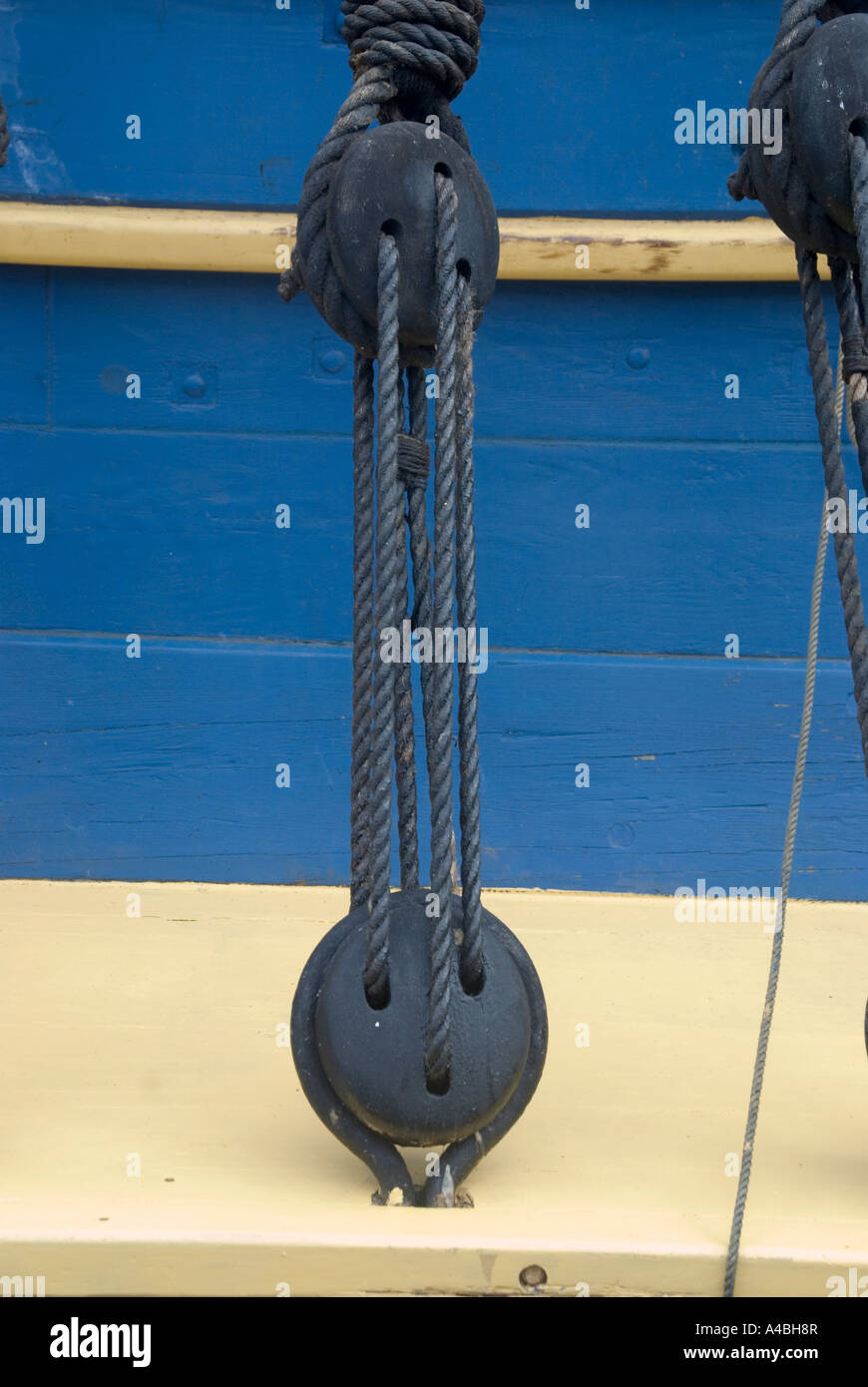 Detail der Takelage des Replikats von Captain Cooks Schiff der Endeavour Stockfoto