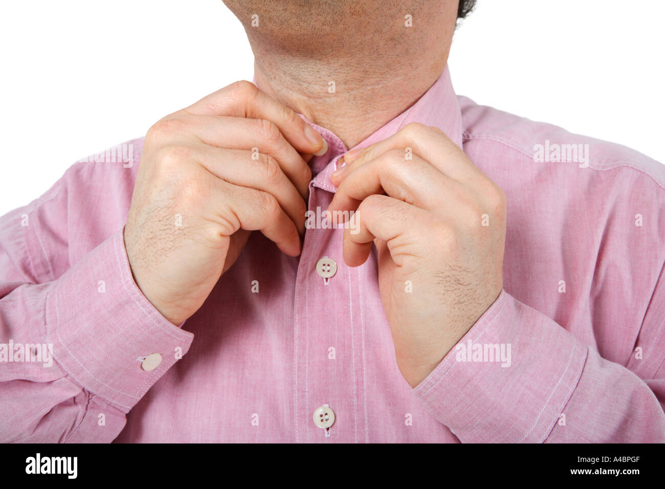 Geschäftsmann, knöpfte sein Hemd Stockfoto