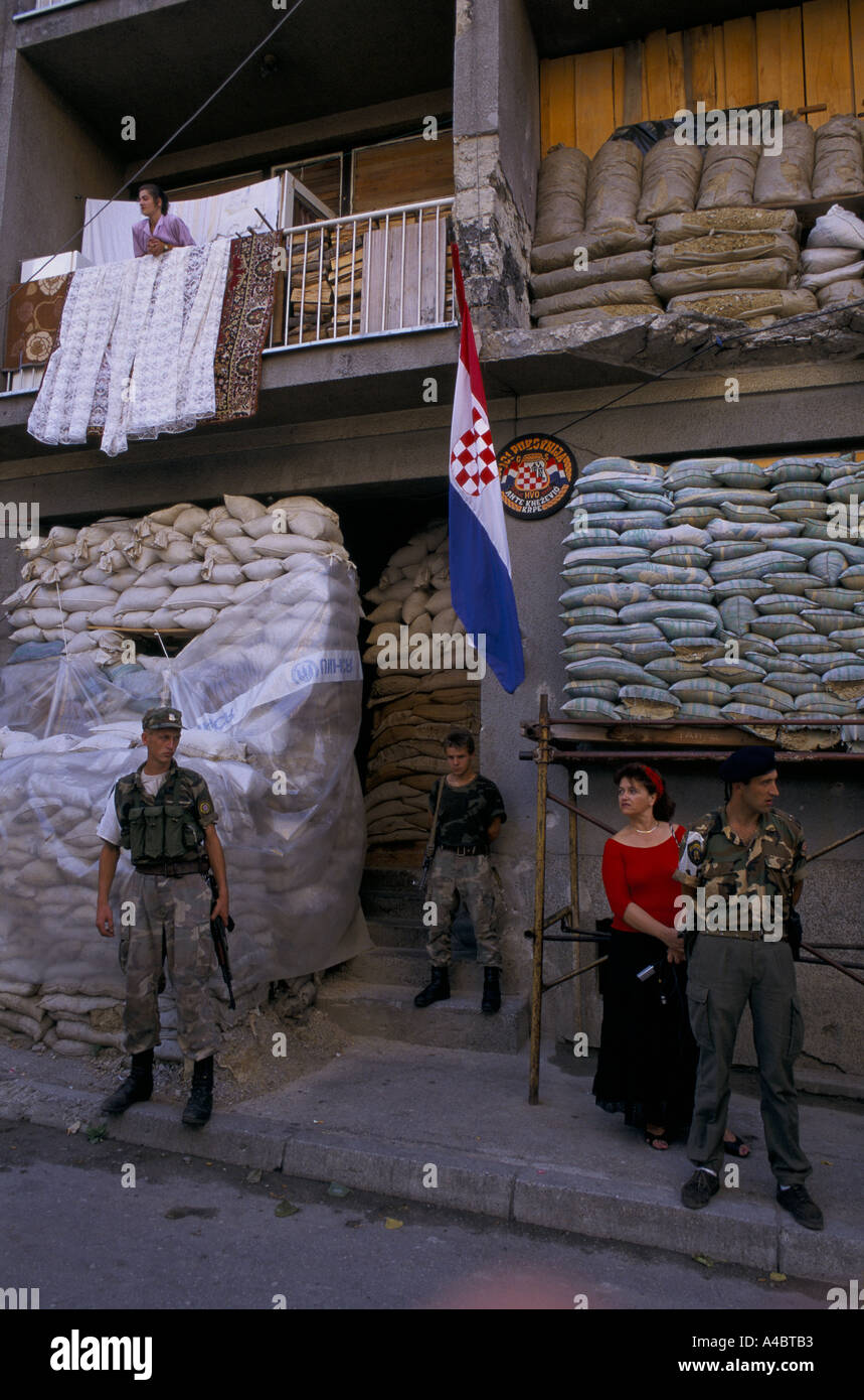 Kroatien die Rückeroberung des Krijina 8 95 kroatische Soldaten besetzen einen Polce Post in der Stadt bihac Stockfoto