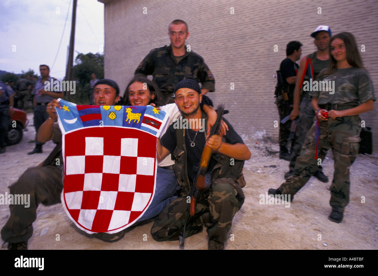 Kroatische neu erfassen der Krajina, Aug 95: kroatische Truppen bei Sunja in der Nähe von Petrinja feiern ihren Sieg über die Serben. Stockfoto